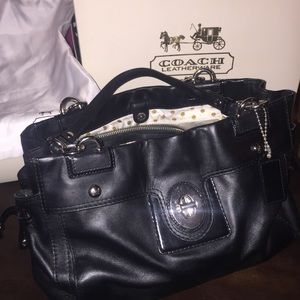 SOLD Coach large Peyton caryall